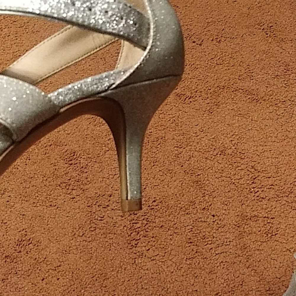 Silver heels - Picture 4 of 6
